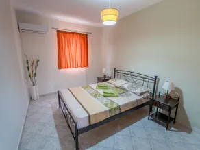 Apartment in the heart of Neapolis. - Image 2