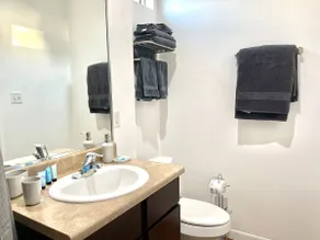 NEW! 5 min from Mall, Airport, and Dinning! - Image 5