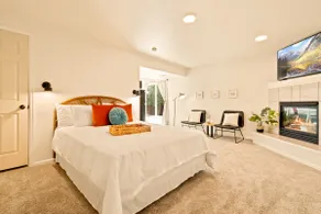 The Nook- Private Walkout Studio With Full Kitchen & Hot Tub! - Image 3