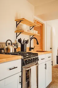 The Nook- Private Walkout Studio With Full Kitchen & Hot Tub! - Image 4