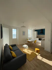 Renovated apartment in exceptional sea-facing villa - Image 4