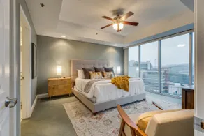 3 BR 3BA w/ Balcony+Sleeps 10+Elevator+Gated - Image 3