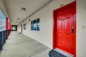 3 BR 3BA w/ Balcony+Sleeps 10+Elevator+Gated - Image 5