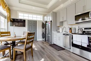 Peaceful 1BR Laurel Ensuite Fireplace WiFi Stay - Image 3