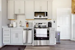 Peaceful 1BR Laurel Ensuite Fireplace WiFi Stay - Image 2