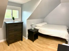 Large 4 Bedroom home in Marquette - Image 2