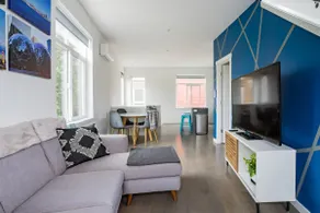 ⭐ 3 Master Bedrooms | Contemporary 3 Story House - Image 3