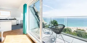 Porthia Penthouse, 2 bedrooms, 2 bathrooms, sea views, parking and free WiFi - Image 3