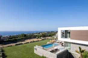 Impeccable design, total privacy & heated pool with sea views - Image 5