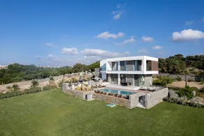 Impeccable design, total privacy & heated pool with sea views - Image 4