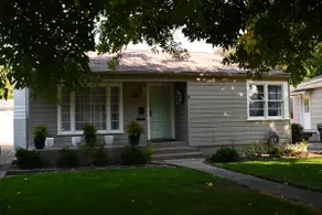 Clean, pet friendly, 2-Bedroom Cottage with large fenced yard. - Image 3