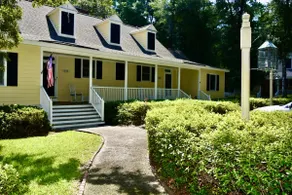 'Beneath The Branches' Cottage Steps to Golf and Tennis. Pet-Friendly! - Image 3