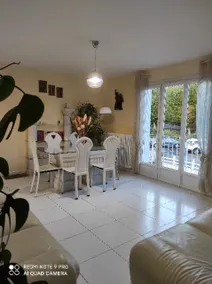 House with pool in a peaceful area - Image 3