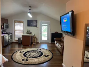 Luxury Studio Cottage - Image 3