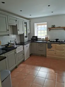 Beautiful 3 Bed Bungalow with Hot Tub - Image 4