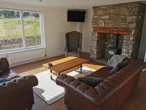 Beautiful 3 Bed Bungalow with Hot Tub - Image 2