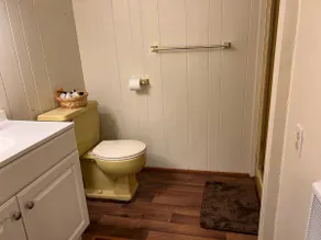 Quiet 1-bedroom Apt with access to gym and hot tub - Image 4