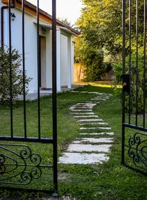 Cottage surrounded by greenery, 4 km from the sea - Image 2