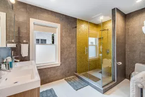 Luxurious Accommodations Near all Universities - Image 5