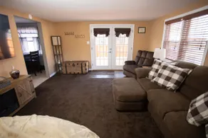 The Comfy Nest, Minutes to waterparks and outlets - Image 4