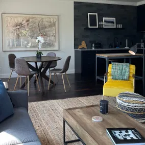 Apartment B: the ”modern” unit - Image 3