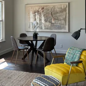 Apartment B: the ”modern” unit - Image 2