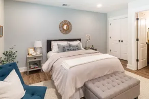 Beautiful 4/3 waterfront home with 2 master suites - Image 4