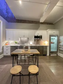 Gorgeous Penthouse Loft in the heart of Armory Sq - Image 3