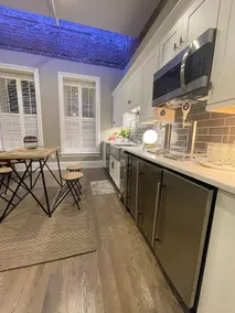 Gorgeous Penthouse Loft in the heart of Armory Sq - Image 2