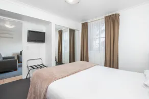 Deluxe 1st & 2nd Floor Apartments by Nautica - Image 3