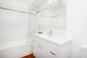 Deluxe 1st & 2nd Floor Apartments by Nautica - Image 5