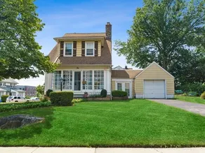Beautiful corner Colonial with Gazebo close to NYC - Image 2
