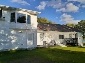 Spacious Lake Henry Cottage - Image 4