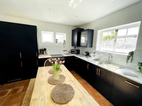 Nomi Homes - Otis House - Free Parking - Central -10ppl - Image 3