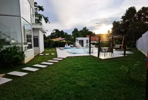 Luxury House: Bar, Pool, Jacuzzi and more - Image 3