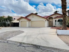 Peaceful river house w/ lots of space inside & out - Image 2