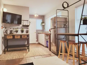 Private North Van Cottage - Sleeps 4 Comfortably - Image 2
