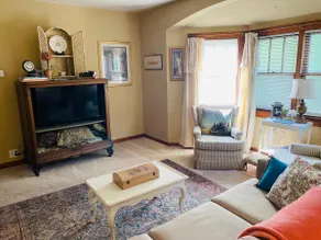 Stoney Heights, a 2 BR Upper Flat Townhouse - Image 3