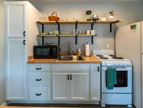 ❤Charming Guesthouse downtown w/yard & FIREPIT - Image 4