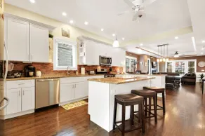 5 Star Upscale Entire Family Neighborhood Home - Image 3