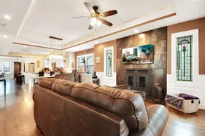 5 Star Upscale Entire Family Neighborhood Home - Image 2