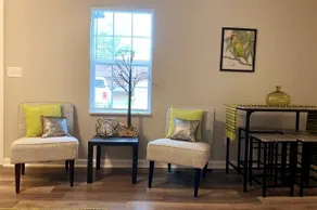 Lovely 2-Bedroom Apartment in the Heart of Murray - Image 3