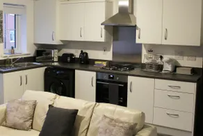 Paris Themed, 1 Bed house with allocated parking - Image 4