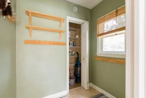 Bright & Cheerful 5- Bedroom residential home! - Image 5