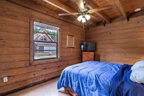 Waterfront Log Cabin - Image 5