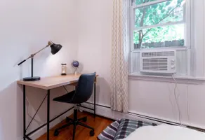 Quiet 2 bedroom Apt/WIFI/Working Desk/NYC one stop - Image 2