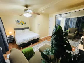 Rogers Park Cozy 1 bd, 1 bath unit. Gated parking. - Image 2