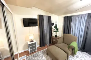 Rogers Park Cozy 1 bd, 1 bath unit. Gated parking. - Image 5