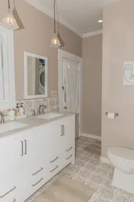 Elegant Victorian 5 bedroom Remodeled House - Image 3