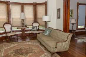 Elegant Victorian 5 bedroom Remodeled House - Image 2